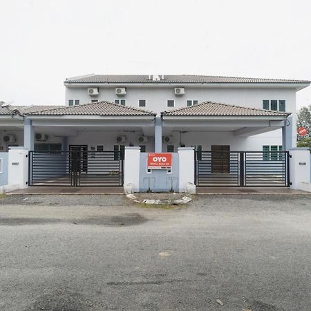 Oyo 91089 Motel Fasa 2B Сери-Манджунг Экстерьер фото