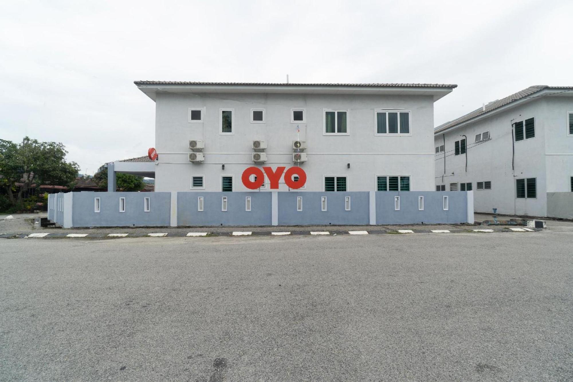 Oyo 91089 Motel Fasa 2B Сери-Манджунг Экстерьер фото